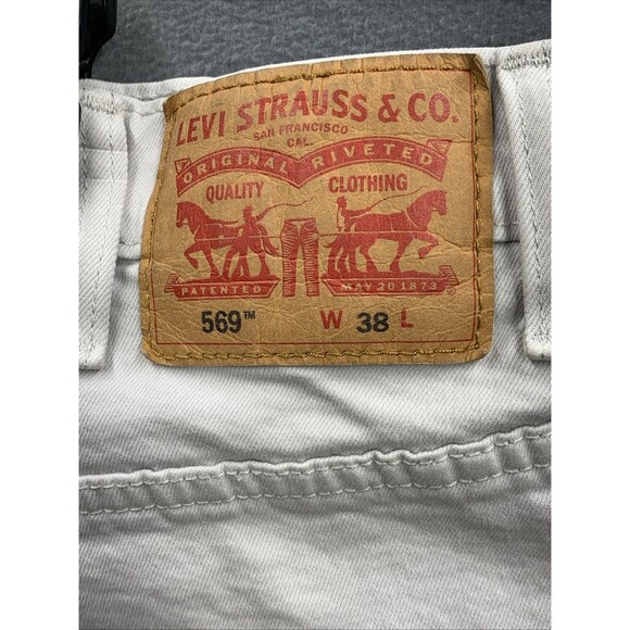 Levi's 569 Denim Shorts Mens Loose Straight Off White PC9-35569-0340 Size 38 - Picture 2 of 15